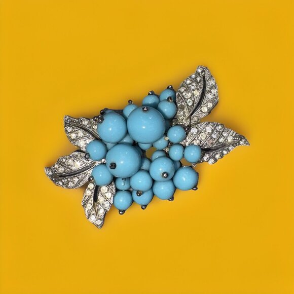 Miriam Haskell Jewelry - 1940's Miriam Haskell Turquoise Colored Glass Beads Brooch Pin 2.6" x 2.4". WOW!